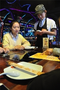 休闲餐厅加盟，保定悦众集团助您开启餐饮创业之路